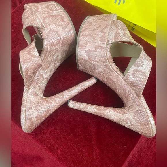 Snakeprint stilettos 🌸 - Picture 4 of 4